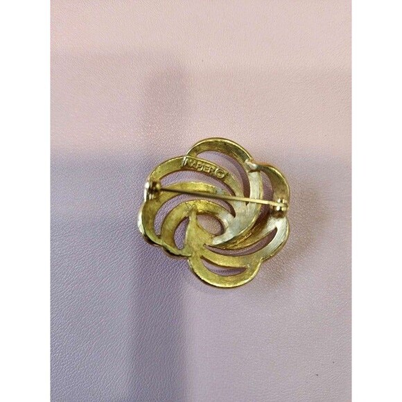 Unique Napier Vintage Gold Swirl Brooch Goldtone Pin Shiney Signed High Polish - Picture 2 of 3